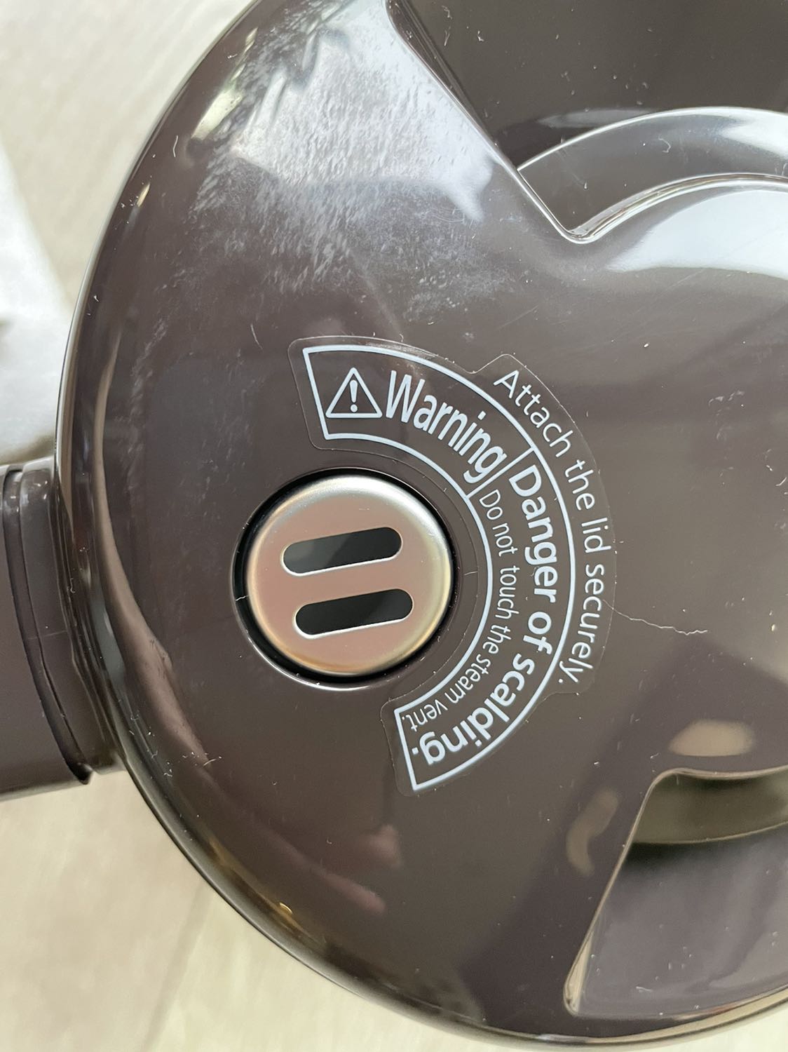 Hàng đặt hơn 2h đã giao, rất nhanh. Nhưng sản phẩm trầy sướt quá nhiều, không như hàng nguyên kiện. Đề nghị Tiki và nhà bán là công ty TNhh Vũ Hà xem lại sản phẩm và bán đúng sản phẩm mới mà khách mua.