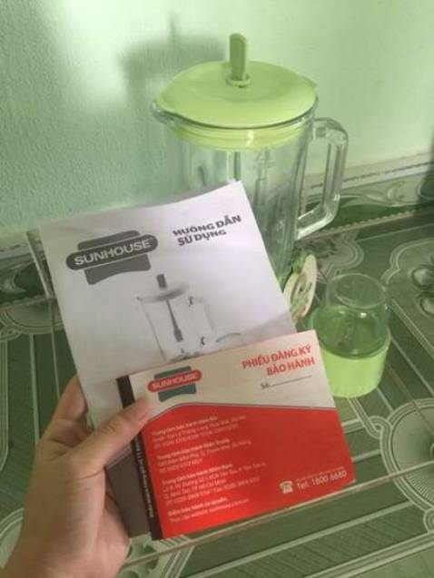 Mới lúc đầu nhận thì thấy là shop gói hàng bọc chống sốc rất là kỹ. Tới nơi không bị hư hại gì hết, mình đã xay các loại sinh tố như bơ, chuối, bí đỏ... ok. Máy xay mịn và không ồn lắm. Chất lượng tuyệt vời