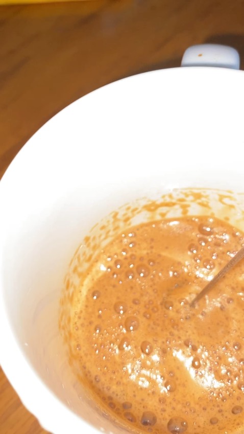 Đóng gói kỹ. Giao hàng (liên kết) có tâm và kiên nhẫn vì mình liên tục bận sau 4 cuộc gọi, hơi có lỗi với shipper.

Ấn tượng đầu tiên khi mở đóng gói là bao bì thanh lịch, chắc chắn, sản phẩm được kèm 2 cục pin xịn, màu và cảm quan bên ngoài là máy đúng mô tả, chất liệu ổn, cầm cứng cáp không phải dạng nhựa dỏm. Xuất xứ TQ.

Có video hoạt động của máy đính kèm. Yeap, hoạt động mạnh mẽ, êm dịu; sau khi cho đá vào đánh thêm vài giây, foam nổi lên nhìn mê ly, có cảm giác đánh 1-2 trứng làm cái bánh nho nhỏ cũng ổn!

Hiếm có hàng nào cỡ 120k mà mang lại nhiều niềm vui như máy này. Nhà cung cấp uy tín. Đáng tiền nhe mọi người, nên mua!