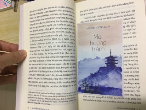 Nguyễn Tường Bách gây ấn tượng với mình đặc biệt với cuốn Lưới trời Ai dệt và Đạo của Vật lý và cuốn này của chú không khiến mình thất vọng dù mình biết đây chỉ là ký sự thể hiện con người tâm linh của chú. Sách dày và cuộc hành trình của chú đi rất nhiều nơi với nhiều cảm khái bắt nguồn từ các hiểu biết rộng của chú nên người đọc với vốn hiểu biết và vốn sống nông và ít thì sẽ nhanh chóng chán hoặc ngộp nhất là những khi chú đề cập đến đạo Phật. Lịch sử, tôn giáo và cuộc sống qua con mắt chú càng về cuối sách càng đậm chất huyền bí tâm linh khá thú vị. Cá nhân mình thích 1/3 đầu cuốn sách vì các hiểu biết lịch sử và xã hội của chú. Dù sao thì với mình, cuốn sách này cũng chỉ là một sách giải trí có chiều sâu ngang hàng các tác phẩm kỳ ảo lớn vì mình không tin chuyện thần phật. Với những ai không muốn mất thời gian tìm hiểu về đạo Phật thì đọc cuốn này cũng tương đối tổng hợp về đạo Phật và cá nhân mình thấy còn hay hơn cuốn ‘Vũ trụ quan Phật giáo - Triết học & Nguồn gốc’. Sách này đáng để trở thành tư liệu tham khảo hoặc truyền cảm hứng sáng tác cho những ai theo đuổi nhà văn, biên kịch hoặc tác giả truyện tranh.