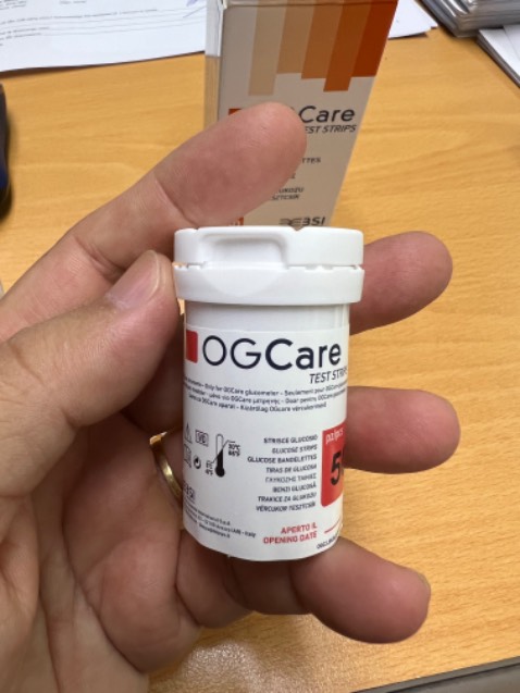 Giao hàng nhanh. Date 2025. Còn que phải *** thử mới comment được.