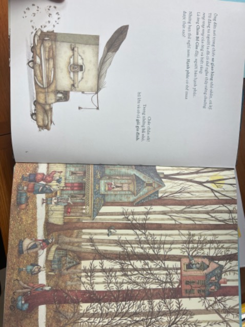 Sách bọc cẩn thận, có thêm lót ở 4 góc sách. 
Truyện đọc đơn giản với trẻ con. Nhưng đến cuối là suy ngẫm cho người lớn về thế nào là hạnh phúc, cách nhìn ra hạnh phúc trong cái bình dị. 
Truyện có phần phân tích khá hay