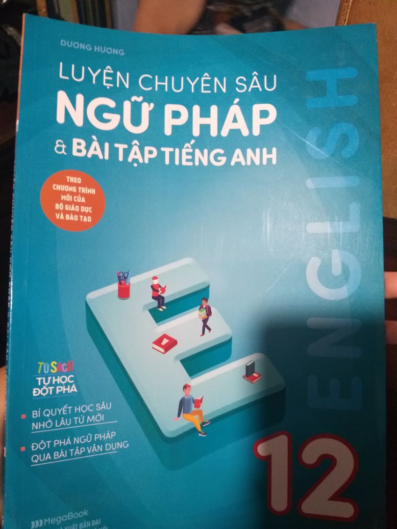 cuốn 11 mình cho bạn rồi nênk coa ảnh, mà cx giống nhau hết nha, có bài tập, hình in rất rõ nét và đẹp, nội dùn k giống chương trình học trên trg đâu nha