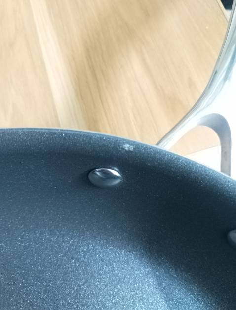 Mình nhận được nhưng chảo đã có vết trầy