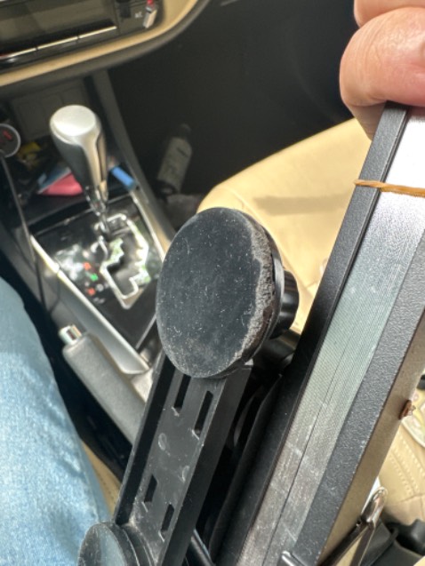 Sản phẩm nham nhở. Cũ, trầy xước, không đúng với quảng cáo. Shop bán hàng *** đảo