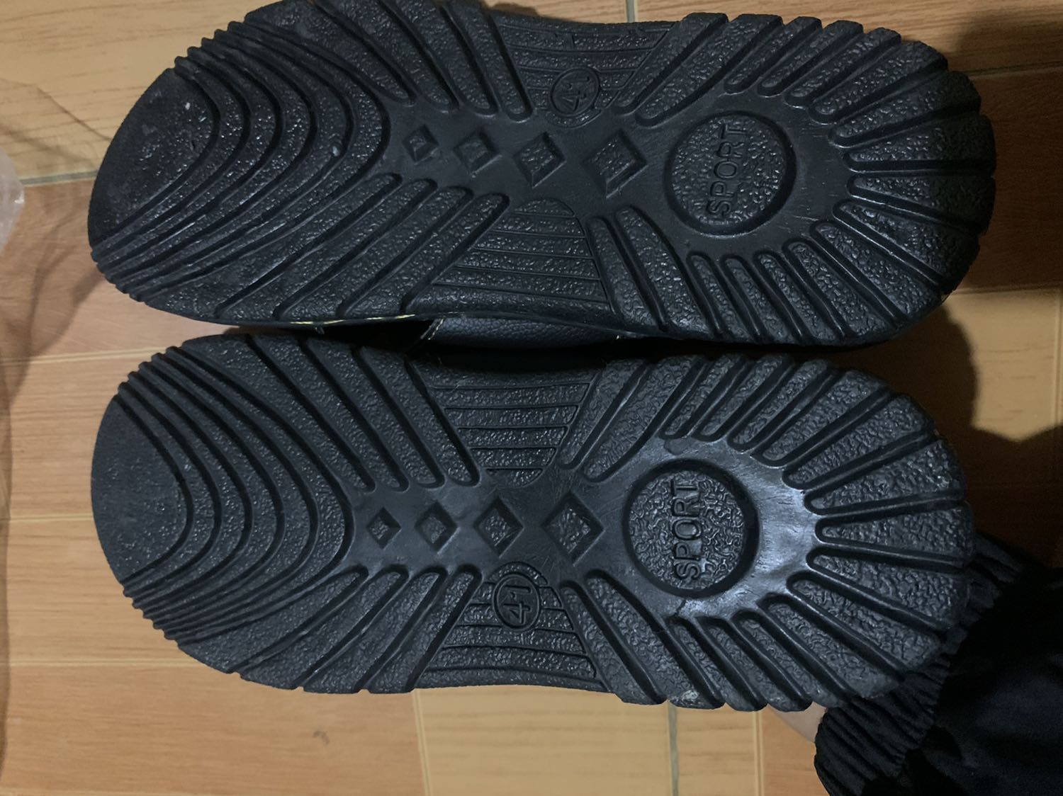 Đã nhận được đủ sản phẩm dép nam da quai ngang, sản phẩm đẹp và giá rẻ, mình mua tặng cho người nhà, mọi người đều ưng ý, thanks shop và Tiki nhiều…