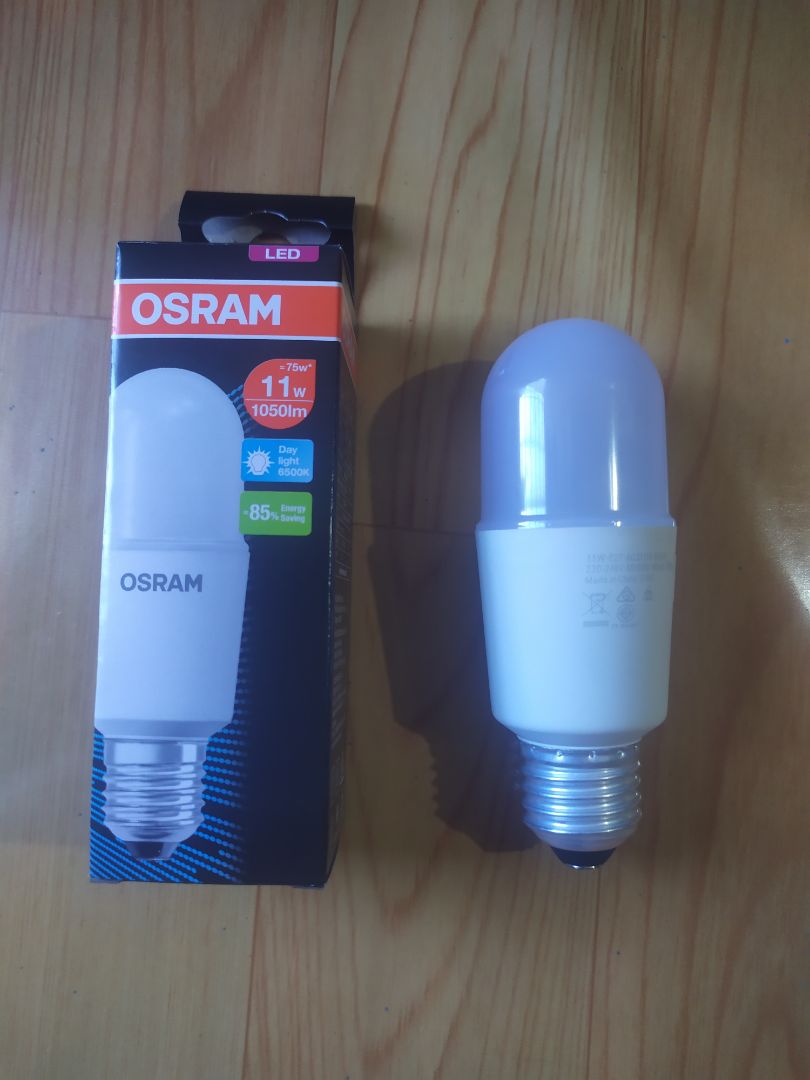 Giao hàng khá là nhanh, bóng đèn tuy nhỏ nhưng lại rất sáng.