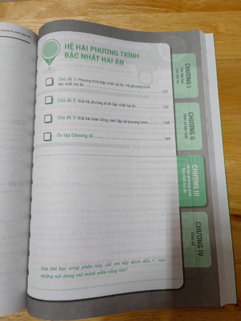 Sách hay, sát chương trình học, tóm tắt lý thuyết, nhiều bài tập có lời giải chi tiết thích hợp cho các em tự học, trình bày đẹp, rõ ràng.