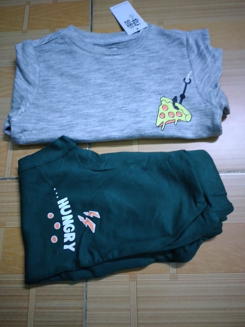 bộ đồ của shop mình rất ưng ý.chất vải mềm mịn , hình in đẹp ,bé nhà mình rất thích.