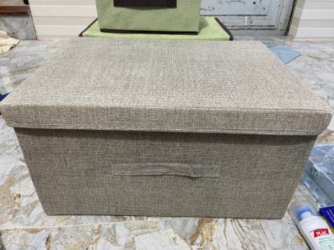 Chu choaaaa, đẹp quá, em đã mua mấy cái túi thụy điển dạng này, đặt lên tủ quần áo xinh xỉu up xỉu down nhá!!! Rất gọn gang, các TD1, TD2 đã mua rồi, còn TD3 này nữa thôi. Mấy dòng của tủ đựng đồ lần này rất ưng nhé, khuyên các bạn nên đặt mà giá rổ cũng hợp lý. Chất vải mình thấy lần này là vải dệt thì phải, màu kem xám nên bền bỉ chắc dai hơn, không phải loại như TD1 kia, nhưng mỗi cái có 1 phong cách riêng, cái kia hợp với đồ văn phòng, mình lấy cái này để ở phòng ngủ thì hợp lý qáu!! 
Hộp chắc, đường chỉ may chắc tỉ mỉ, có điều cái nắp hộp thì nó hơi bị bẹp, nhận hàng phải nắn lại!! nhìn chung thì ok hàng xịn mịn. vuông vức. đã mua quen rồi, nên em cho shop 5 sao nữa hihihahi. Giao hơi lâu à nghen