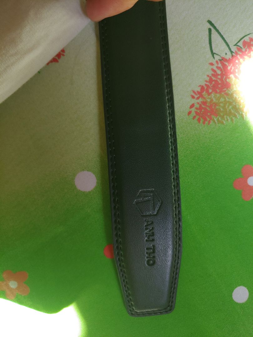 Mình rất hài lòng về sản phẩm , sản phẩm đường chỉ may rất đẹp và chắc chắn , có điều dây hơi dài đối với mình nên mình phải cắt đi 1 khúc mới mang được ??