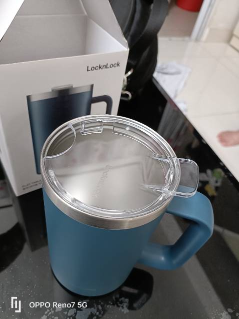 Giao hàng cực nhanh, sản phẩm đẹp, L&L là thương hiệu được mình ưa chuộng nhất vì mẫu mã đẹp và giữ nhiệt tận 24 giờ lận. Nắp ly có chỗ hở để tiện cho việc sử dụng ống hút và muỗng cà phê nhưng lại ko có đồ để chắn lại, vì vậy lý này chỉ để sử dụng tại chỗ chứ ko thể mang theo khj có nhu cầu mang ra đường nhé. 

Người mua nên cân nhắc kỹ điểm này trc khj mua để tránh tình trạng nước trong lý bị đổ ra ngoài khj vận chuyển.

Xin cảm ơn.