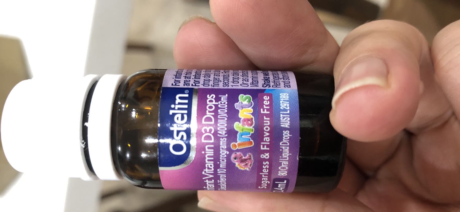 Sản phẩm vị dâu nhưng khi mở ra không có mùi dâu cũng ko có vị thơm như hàng đã mua lần trước
Trong hộp cũng ko có ống tiêm kèm lọ để lấy thuốc cho con uống
Đề nghị TIKI đổi hàng cho mình vì không giống mọi lần mình mua

Đã gọi điện thoại lên TIKI đang đợi giải quyết, chưa bao giờ mua hàng thất vọng vậy