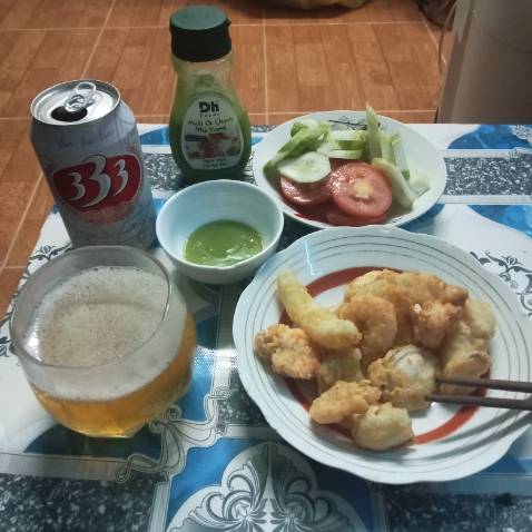 Mực chiên giòn chấm nước chấm hải sản và một *** bia xong một buổi chiều