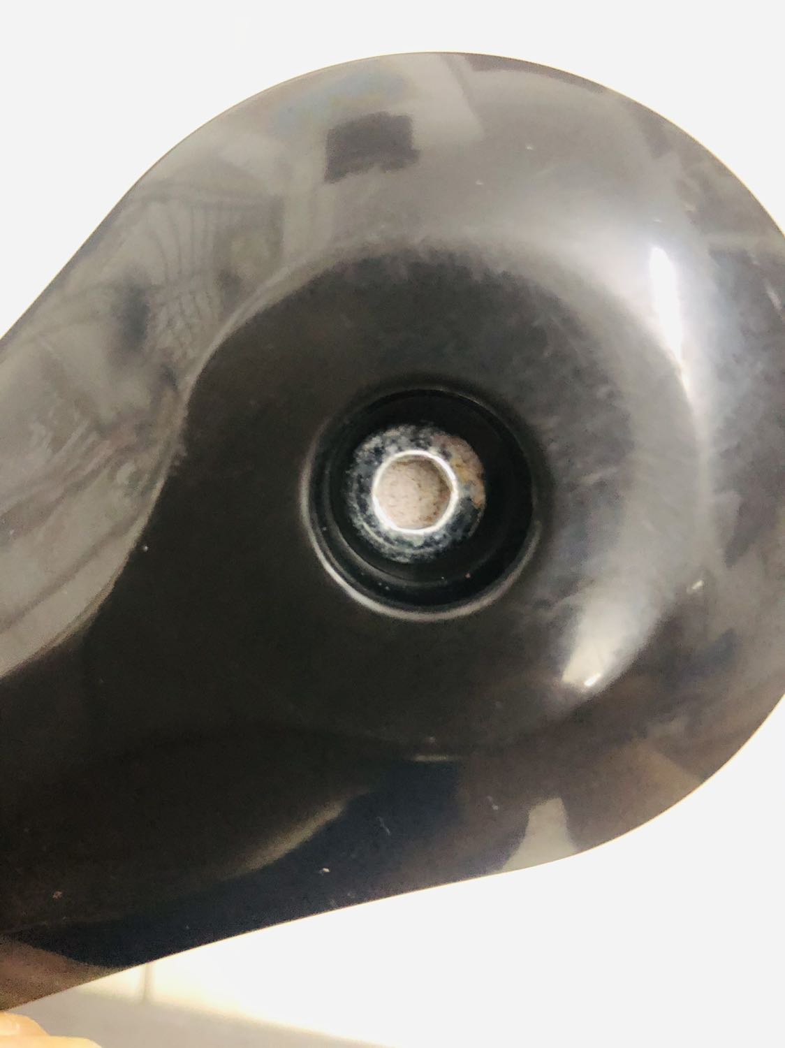 Một vài ốc vít có lẽ để lâu nên hơi han chút nhưng không vấn đề gì. Nói chung OK, ưng cái bụng Một vài ốc vít có lẽ để lâu nên hơi han chút nhưng không vấn đề gì. Nói chung OK, ưng cái bụng