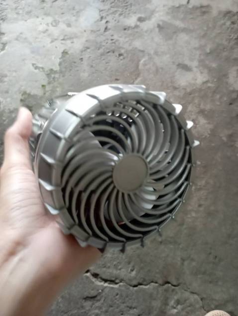 Giao hàng nhanh, được bọc chống sốc rất dày, đèn sáng và quạt chạy khoẻ, có kèm dây sạc Giao hàng nhanh, được bọc chống sốc rất dày, đèn sáng và quạt chạy khoẻ, có kèm dây sạc