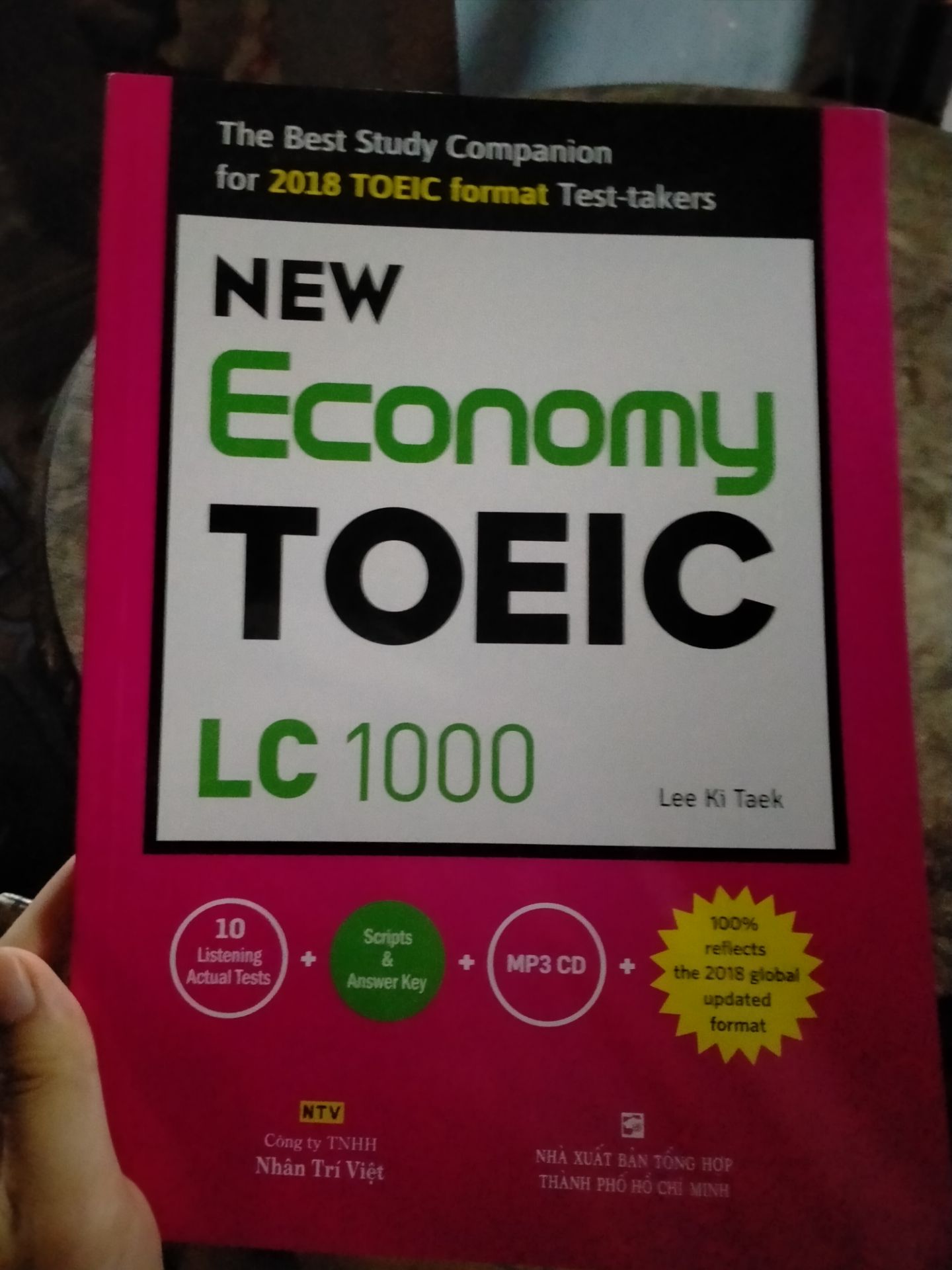 Sách rất đẹp nhaaa, giao hàng nhanh. Có kèm đĩa CD để nghe nhưng mà mình xài lap nên phải nghe bằng file trên mạng. Nhưng nội dung sách rất ok nha