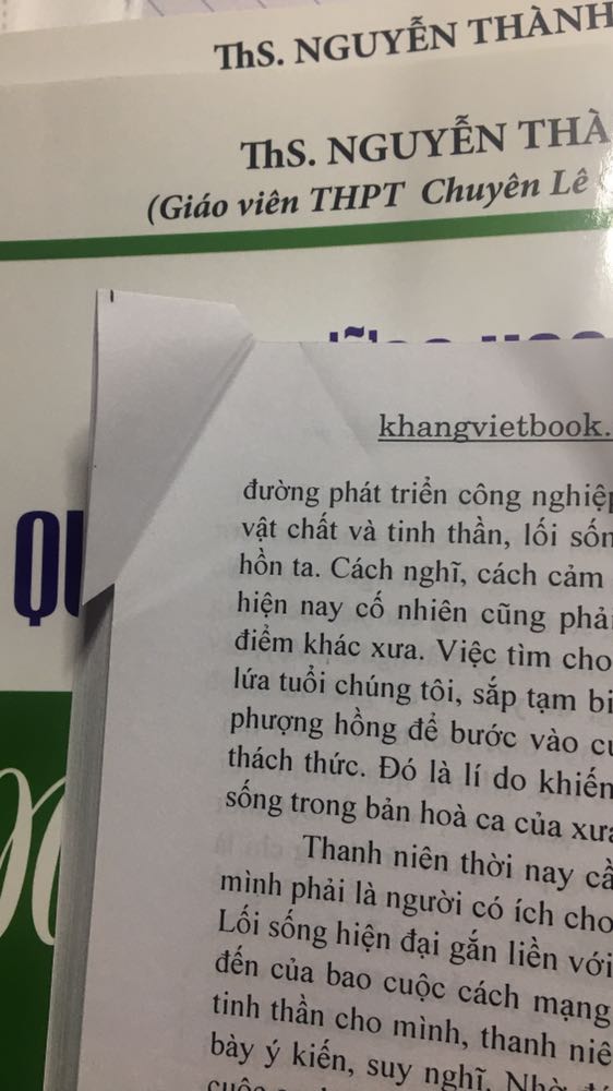 Sp đc tặng kèm bao lì xì ạ nhưng sách hơi bị lỗi ạ