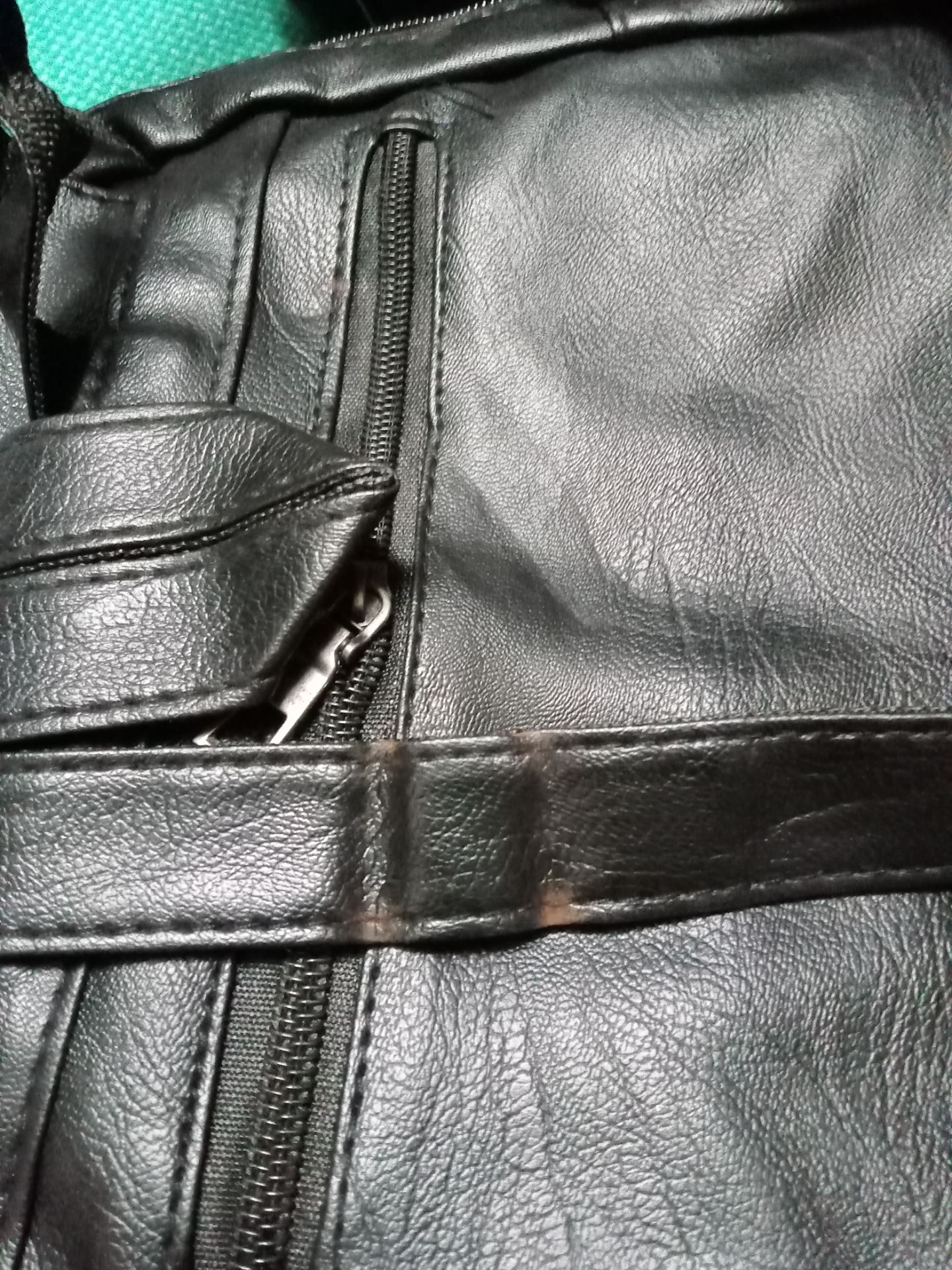 khóa hỏng ko có móc kéo.. các khóa ty thì rỉ