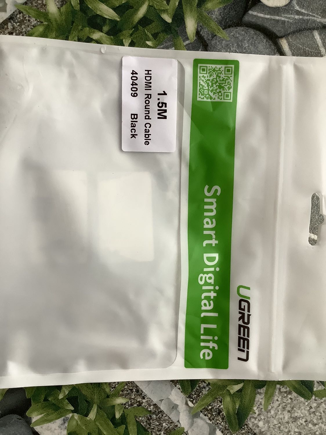 Gần 10 năm r tôi không xem tv. Gần đây mới để ý tv nhà mình có kết nối hdmi nên mới mua sợi cáp này. Tiki đã ko làm tôi thất vọng. Cáp xin sò. Cắm vào cái tv ansanzo của chú Tam nhà tôi lại rực rỡ...