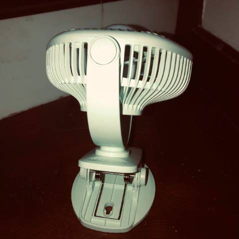 Quạt đẹp, đúng mô tả. 
Dịch nhưng vẫn giao rất nhanh. 
Nên mua nhé mn. 👍👍👍👍