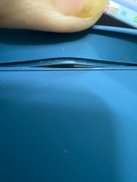 Ốp quá tệ, mới dùng được khoảng 2 tháng mà bị giòn, rách, nứt. Không hài lòng tý nào.