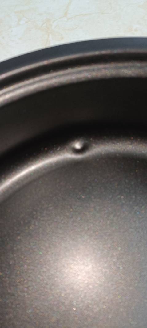 Lồng nồi bị lỗi. Nhân viên giao hàng kg nhiệt tình. Kg phải NV của riki. Yêu cầu đổi