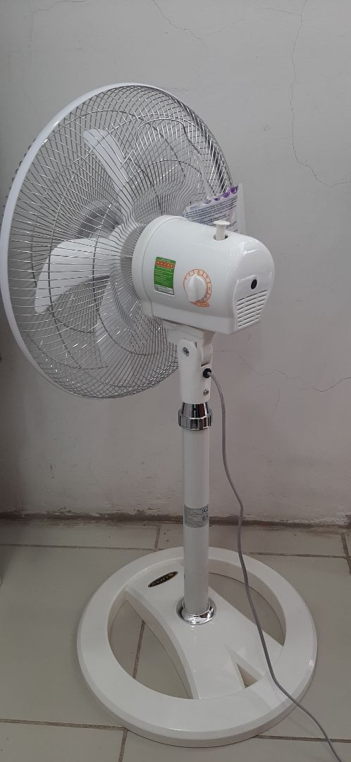 hàng Lifan thì chất lượng trước nay khỏi bàn, công suất quạt vừa sdung, giao nhận đúng như quảng cáo, mẫu ma nhìn khá đẹp nhưng chân đế là màu kem chứ không phải trắng. chốt la vừa ý.