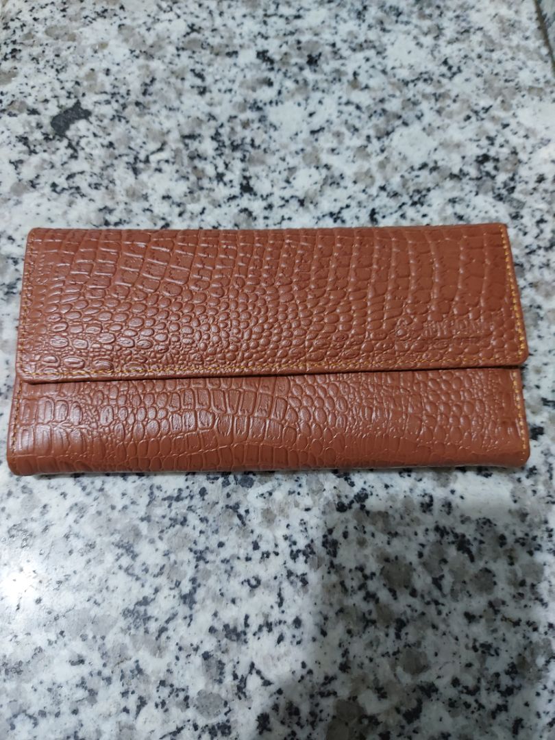 không giống với hình mẫu