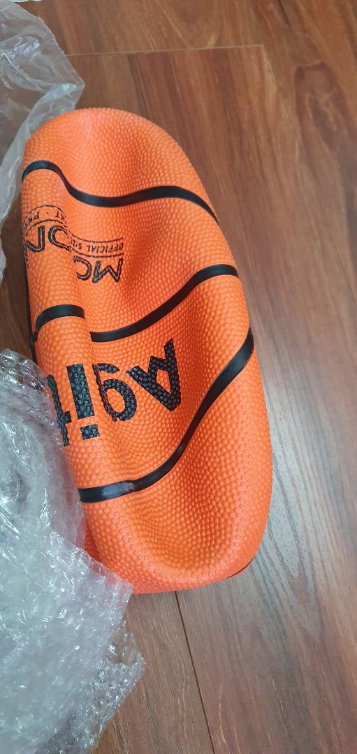 mình tưởng quả bóng sẵn luôn ai dè về fai tự bơm