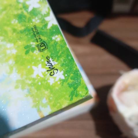 Bìa xinh , mép bị df nhẹ nhưng vẫn ok đáng mua