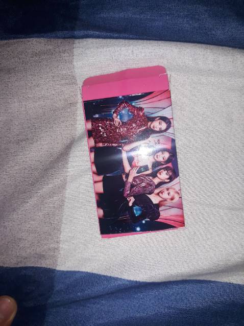 Quá tệ lun á trời. Giao sai hàng 100%. Đặt hộp 18k mà giao hộp vừa xấu vừa móp chắc 8k là cùng. Chả hiểu sao rất nhiều bạn mua được giao rất đẹp mà đến mình thì chả ra làm sao. Đổi hàng của tiki thì lại cũng quá phiền. Phải gọi tổng đài r không được đổi địa chỉ với ***. Hẹn sau 2-3 ngày giao h cũng 2-3 tuần r ko thấy tăm tích đâu. Khoảng ngày thứ 2 sau khi thông báo hoàn trả thì có nhận được 1 cuộc gọi nhưng mình kêu là mình bận và hẹn mai nhưng chờ đến h cũng đã hơn 2 tuần ko thấy gọi lại. Gọi lên tiki thì bảo rằng cty sẽ cố gắng thúc dục bạn shipper đến lấy hàng nhanh này nọ mà 2 tuần cũng chẳng thấy gì. Nhìn muốn chán. tin tưởng shop vì nhìu bạn nhận được đúng hàng nên ko bóc ra ktra v mà.... Nch là theo ý kiến riêng của mình thì mình ko thể đánh giá cao hơn được