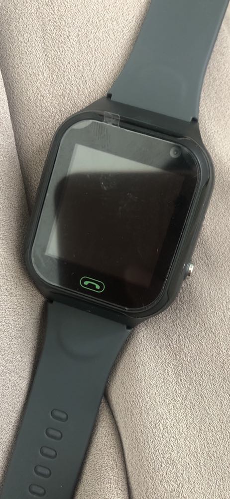 rất thích màu đen mua cho bé trai nhìn rất cá tính nên mua loại định vị chính xác sai lệch đâu đó 10m ,đồng hồ đẹp cầm nặng tay video *** rất rõ loa to. Nói chung đáng tiền bỏ ra mặt đồng hồ hơi to chút thui