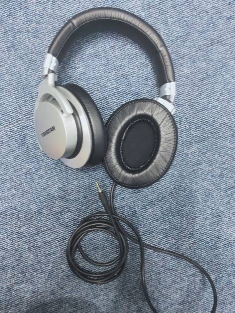 chất lượng từ hộp đựng tới tai nghe, sịn sò thích mê. rất rất hài lòng