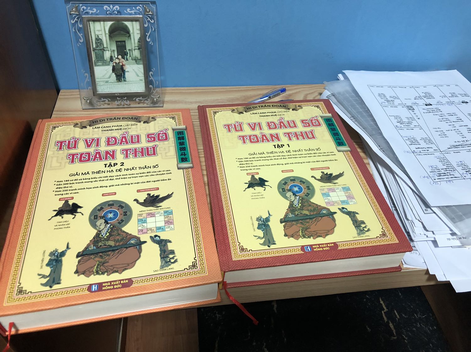 Sách y như ở hiệu sách, rẻ hơn, tiki giao rất nhanh. Dù còn lỗi in, chính tả nhưng đây là sách tử vi hữu ích nhất mà mình đã đọc