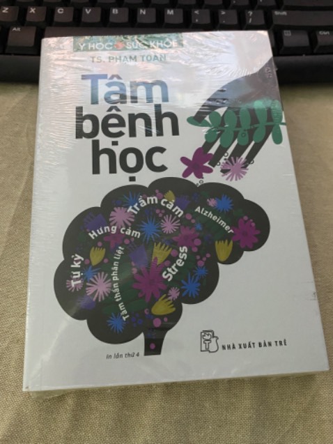 sách bọc kín cẩn thận, mới keng xà beng. Nhưng mà khuyết điểm là đôi khi có lỗi chính tả