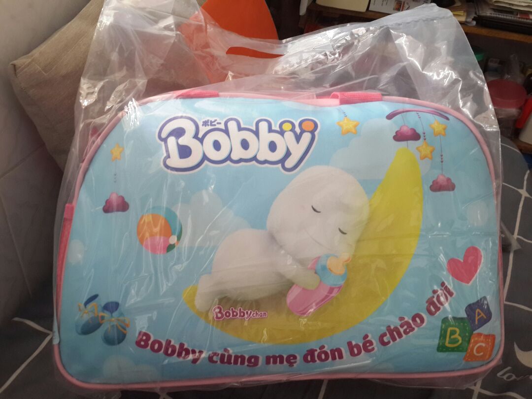 Hàng bọc cẩn thận và ưng nhất là giao hàng nhanh. Mua lúc có code nên giá ok. Mỗi điều, trước khi mua mình có hỏi thì bảo hiện tại chỉ còn màu xanh, ok vì mình sinh bé trai. Đến lúc giao thì giao màu hồng... mà thôi túi cũng xinh nên chấp nhận được