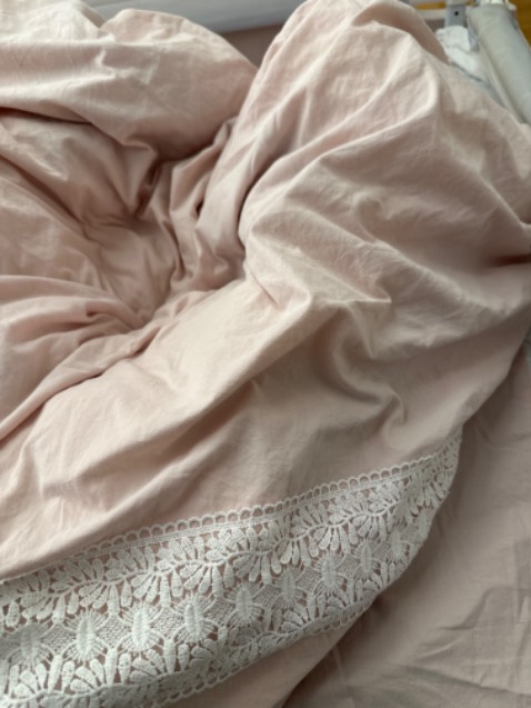 Giao hàng nhanh mới hút thấy ra cũng nhiều bụi,nhưng cầm hơi nặng phải 2 tay tiếng ồn cũng kha khá nhưng k đến mức quá tạm thời cho 5 sao