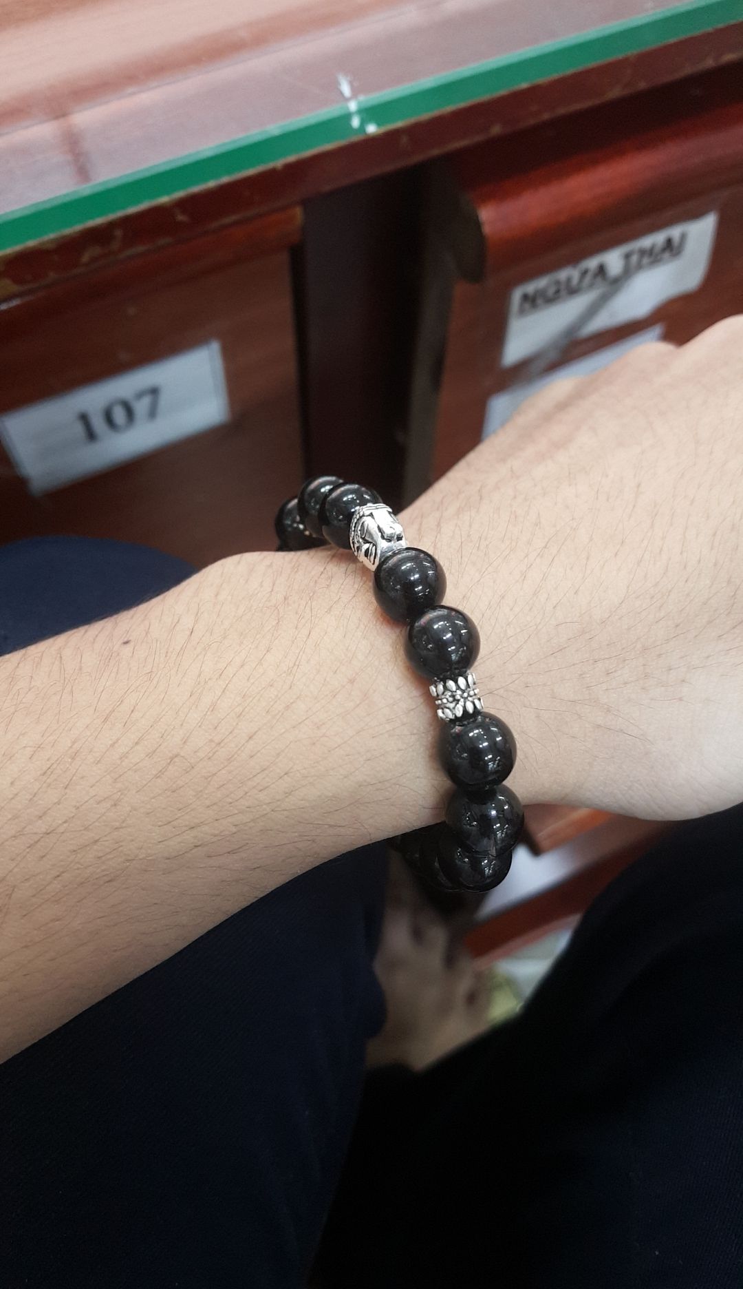 hàng đẹp nhưng một  vài hạt bị chầy. mong là lần sau chăm chút hơn !