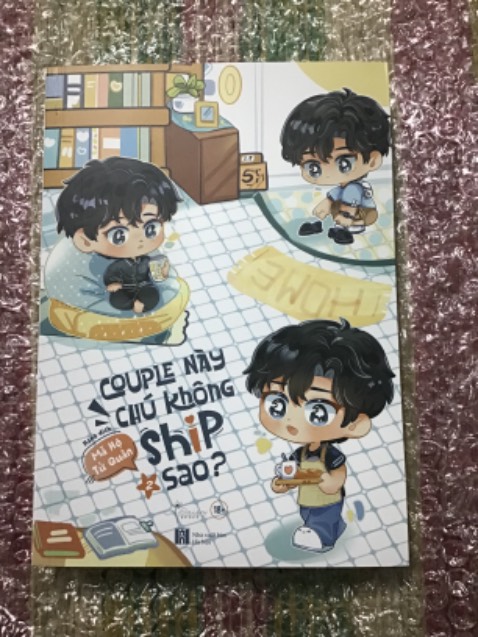 Chưa đọc do thấy mn rì viu hay nên mua dề nma săn hội sách nên siuuuu rẻ luôn. Chưa đọc nma thấy bìa, phototrip với móc khoá siêu cute là thấy ưng r 😍😍😍