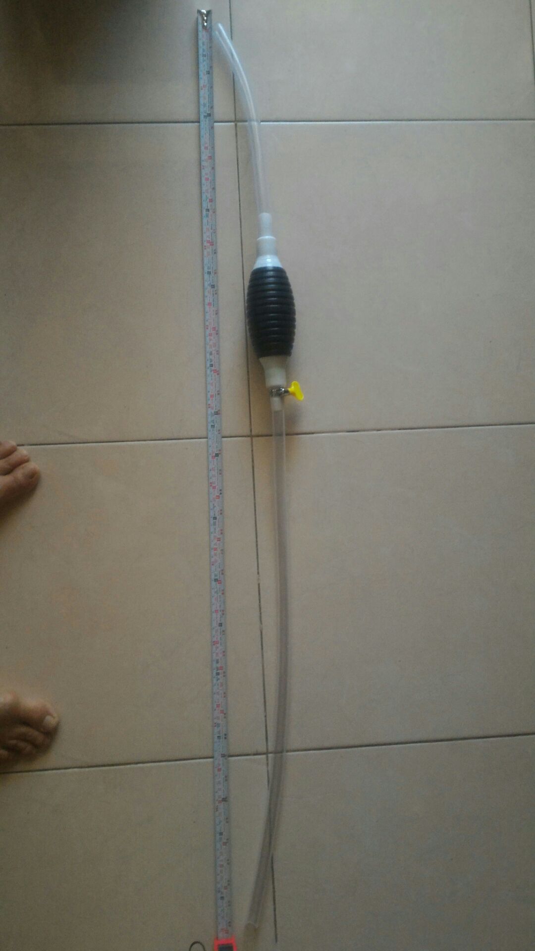 Shop giao hàng không như mô tả , chất liệu mô tả là cao su, van đầu vào và ra bằng hợp kim nhôm .Nhưng giao hàng toàn bằng nhựa .ống nhựa Shop giao là một đoạn dài 0.95mét.không phải là đầu vào 1,2 mét và đầu ra là 0.8 mét.Mong Shop lần sau bán hàng đúng theo hàng mà shop mô tả . Thân!