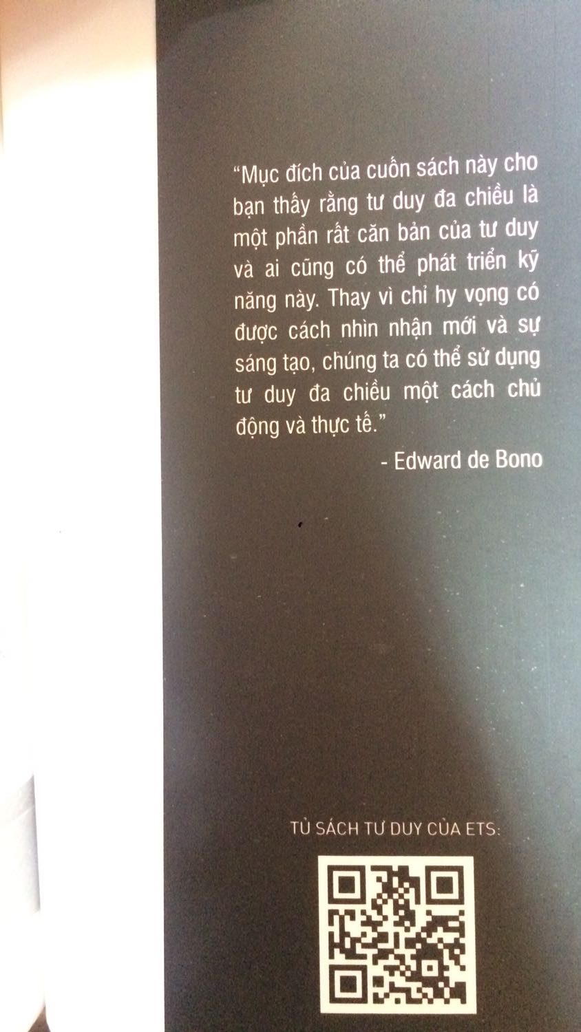Lateral Thinking - Tư duy đa chiều, là một thuật ngữ chưa từng xuất hiện trước đó, tại sao nó phải ra đời, nó giúp ta điều gì ?
Làm thế nào một chuyên gia về lĩnh vực y học lại có thể cho ta góc nhìn mới mẻ (thậm chí có thể hoàn toàn khác ) về khả năng “thiết kế”, hay “sáng tạo” của chúng ta ?
Liệu nó có thể thực hành được hay chỉ đơn thuần mang tính lý thuyết ?
Cuốn sách bao quát nhiều khía cạnh của thiết kế (không chỉ nằm trong lĩnh vực ký thuật & nghệ thuật ), cùng với đó là nhiều bài tập thú vị, rất dễ để áp dụng cho tình huống thực tế.
( Có thể kể đến như trong bức ảnh tôi cung cấp bên trên )