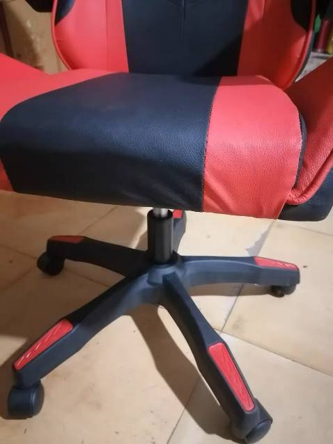 ghế khá đẹp nha , ngồi thấy chắc chắn với êm , nhưng về phần đóng gói thì mong shop cải thiện phần đóng gói thấy đóng gói có 1 cái bao th à