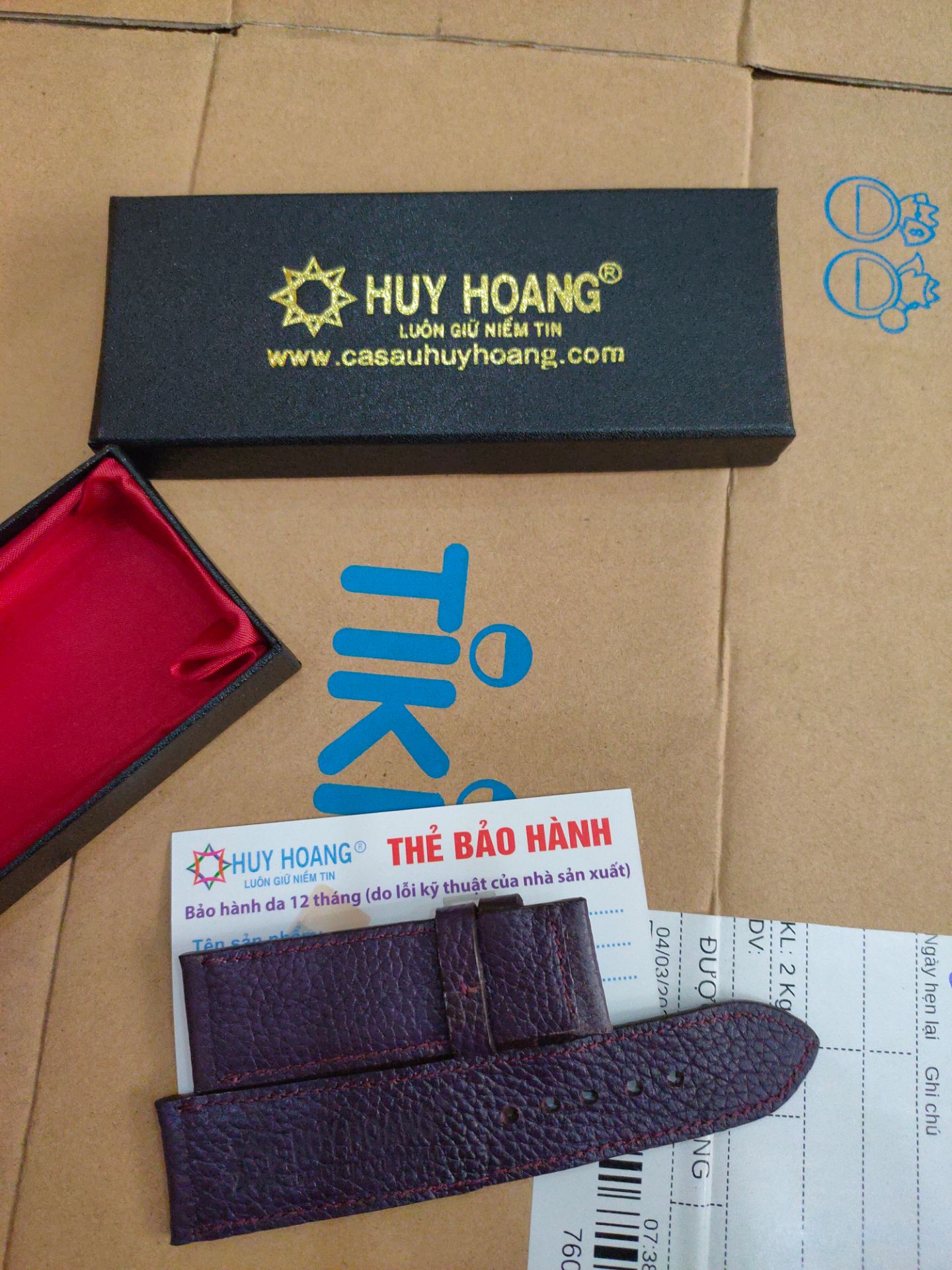 Đẹp rất đẹp... có hộp thẻ bảo hành rất thích... mua làm quà tặng thì rất tuyệt