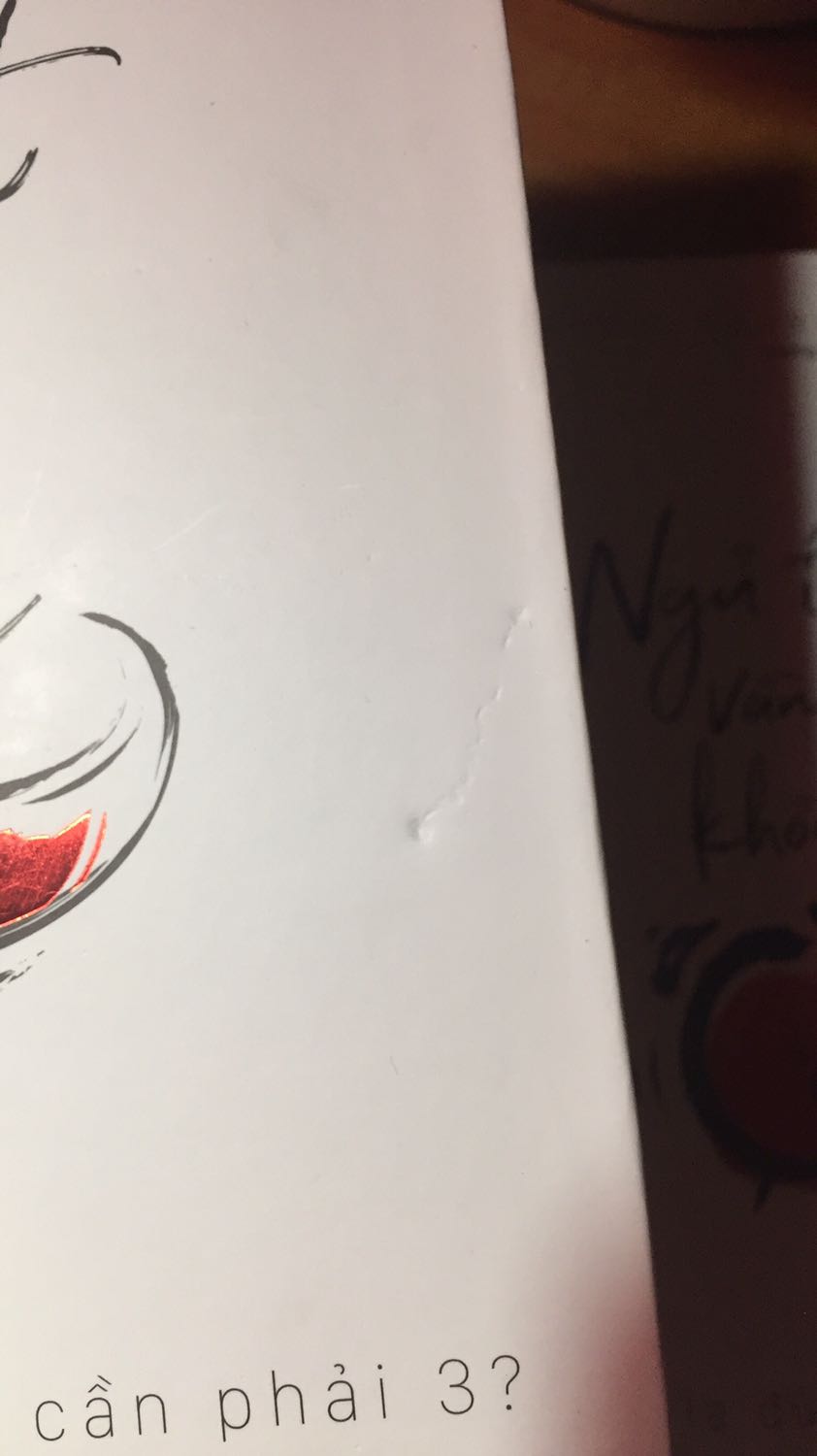 Giao hàng nhanh, hộp đẹp k méo nhưng góc sách hơi hư, có vết do vật đè lên sách. Những phương pháp viết trong sách khá mới với mình, khi mình luyện tập thử thì không phù hợp lắm.