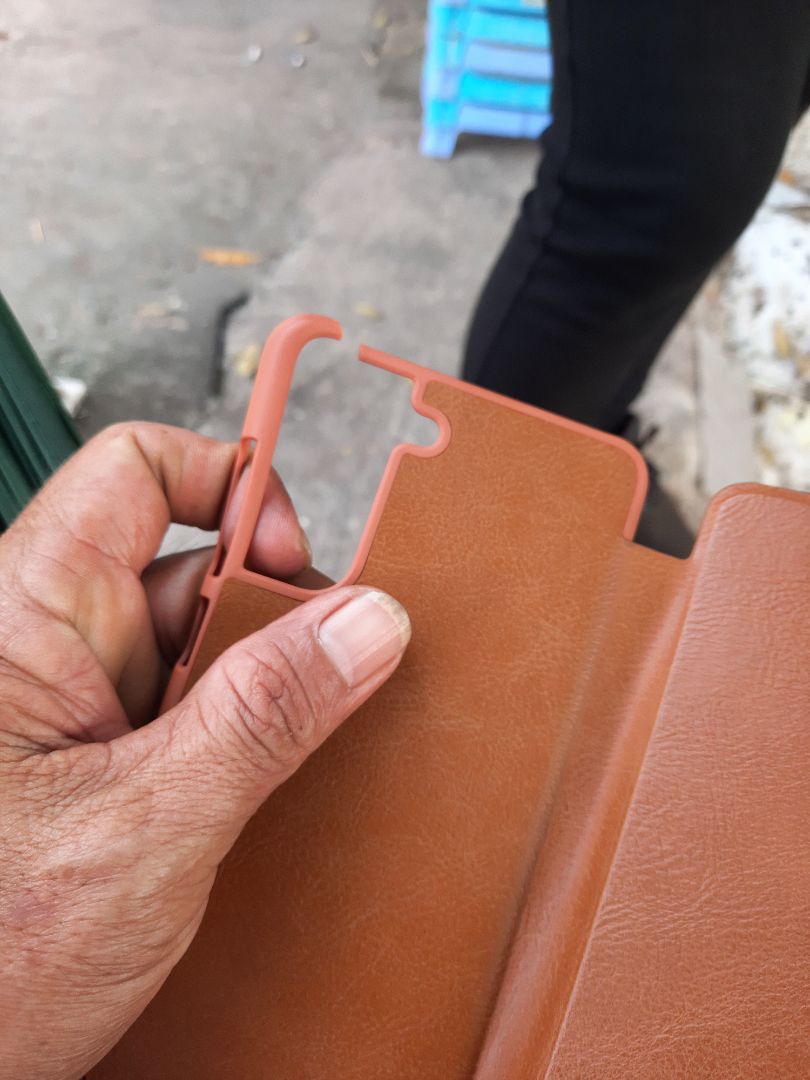 Tệ wa ốp lưng gi  mà nó long bay vô hết điện thoại.tệ wa