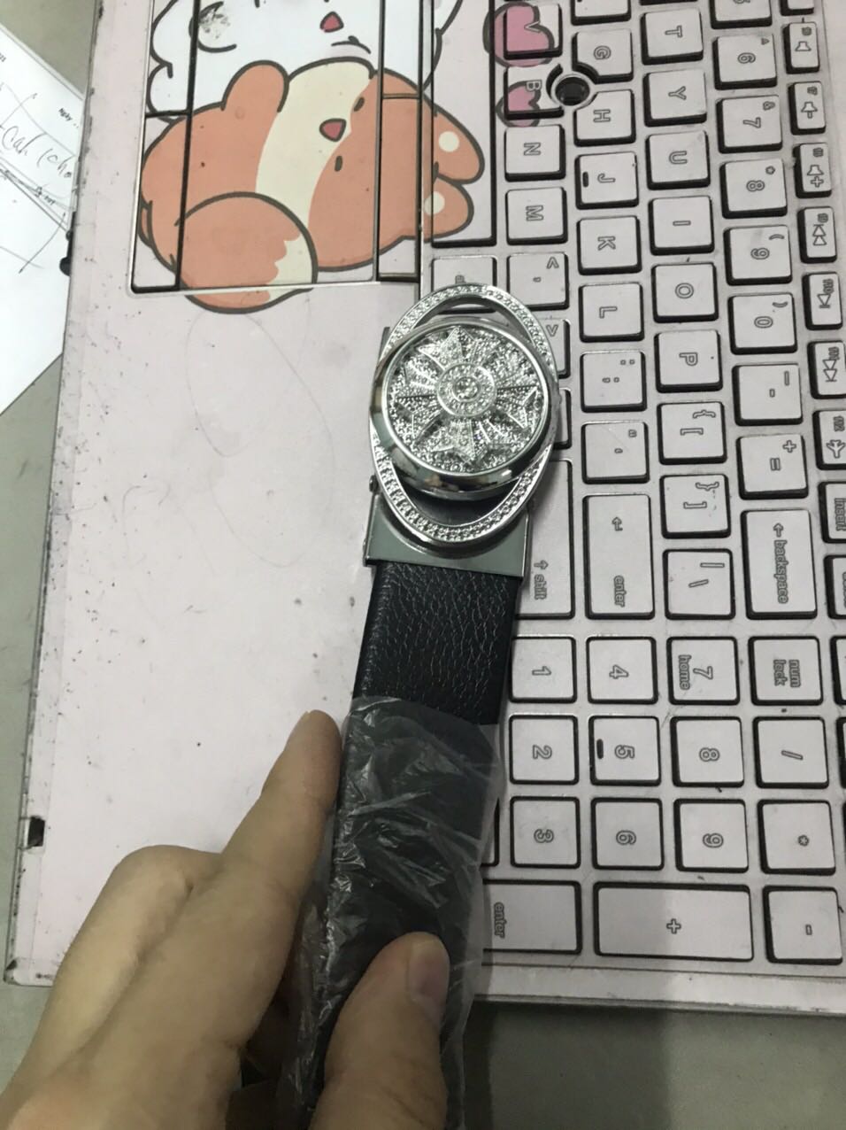 Thắt lưng đẹp quá. Mặt cánh hoa bên trong có thể xoay tròn luôn. Nhìn đinhs hạt rất sang. Sản phẩm giá rẻ mà cứ tưởng hàng siêu cấp vậy. ❤️❤️