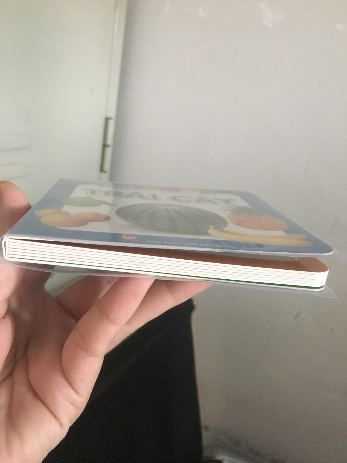 Sách đẹp, trang rất dày, hình ảnh rất đẹp, màu sáng!