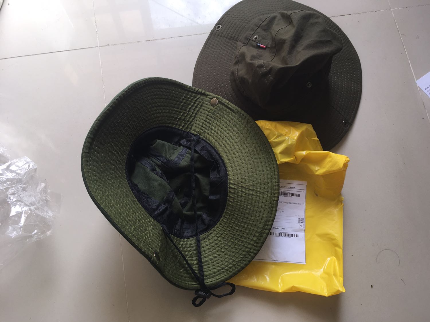 Mình đã mua 2 chiếc xanh rêu và xanh nâu để đạp xe, làm vườn. Mũ đẹp trong tầm giá, đường may chỉn chu, chất vải dày dặn, có quai đeo tuỳ chỉnh,... Phù hợp để đi chơi, đi phượt, leo núi, trek, hike,....