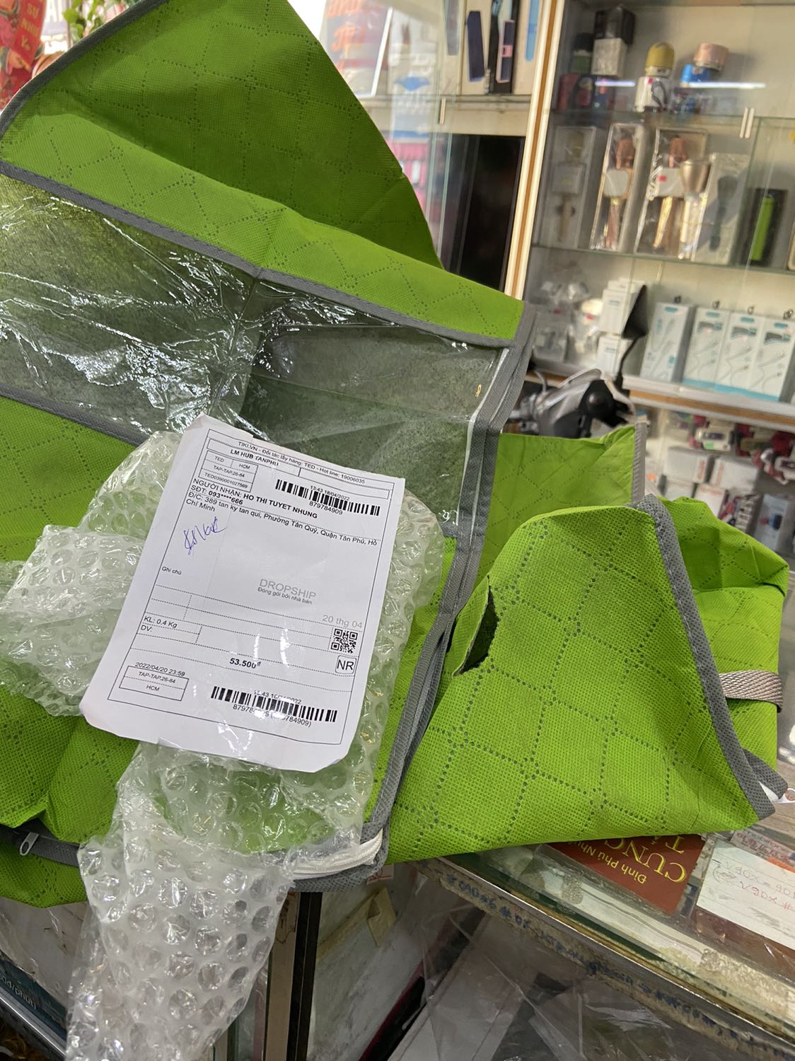 Nhận hàng xong mở ra xem như thế này - cho mình đổi lại sp khác